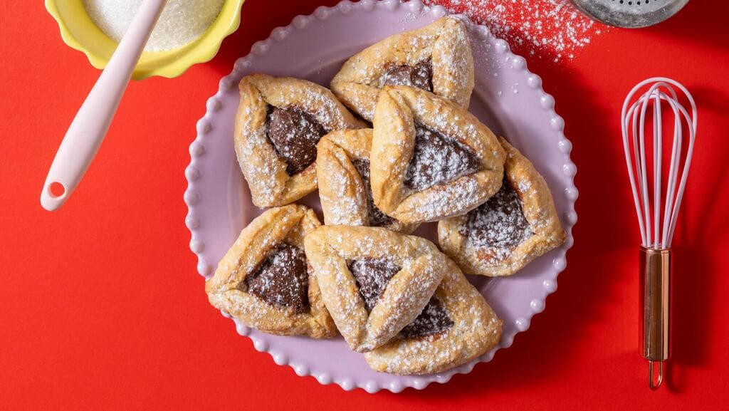 אוזני המן במילוי שוקולד (צילום: דניאל לילה, סגנון: נעמה רן) אוזני המן במילוי שוקולד