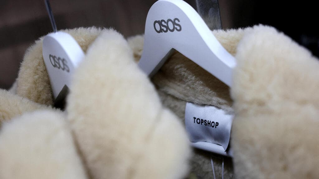 שווי של 3 מיליארד ליש"ט. אסוס (צילום: Hannah McKay, REUTERS) אסוס