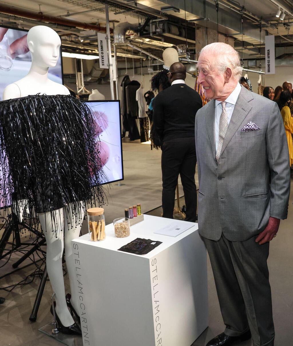 המלך צ'ארלס וסטלה מקרטני בתצוגת סתיו-חורף 2026-27 של טולו קוקר בשבוע האופנה בלונדון