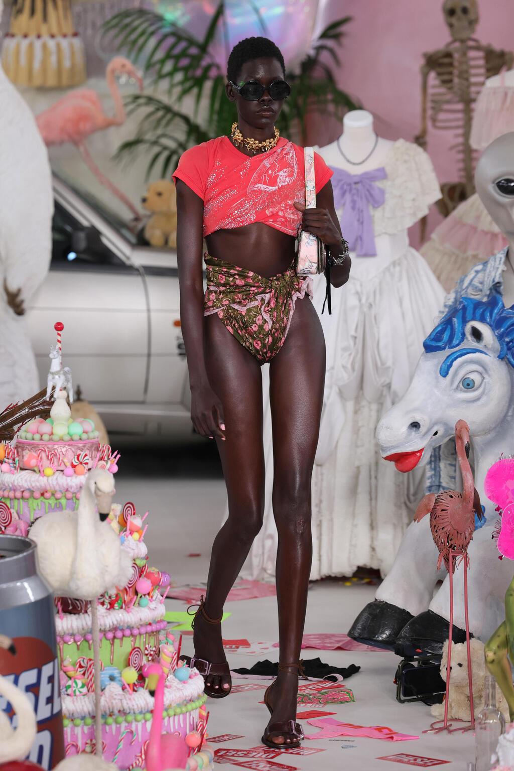 תצוגת סתיו-חורף 2026-27 של דיזל בשבוע האופנה במילאנו