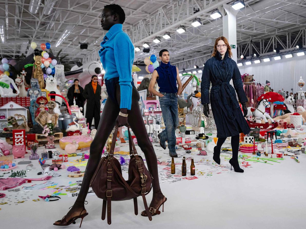 תצוגת סתיו-חורף 2026-27 של דיזל בשבוע האופנה במילאנו