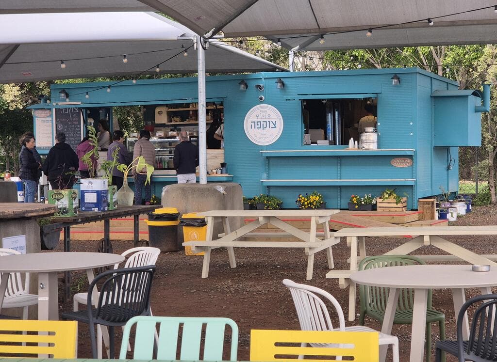 צוקפה, חוף בית ירח. קפה, מאפה וכריך בתחנת עצירה נהדרת (צילום: צביקה בורג) צוקפה, חוף בית ירח. קפה, מאפה וכריך בתחנת עצירה נהדרת