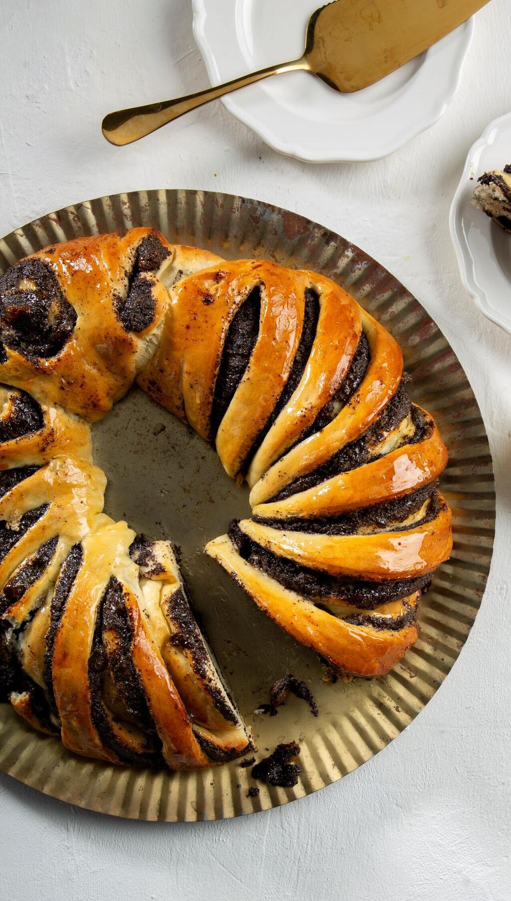 כתר שמרים עם פרג (צילום: בועז לביא, סגנון: נעה קנריק) כתר שמרים עם פרג