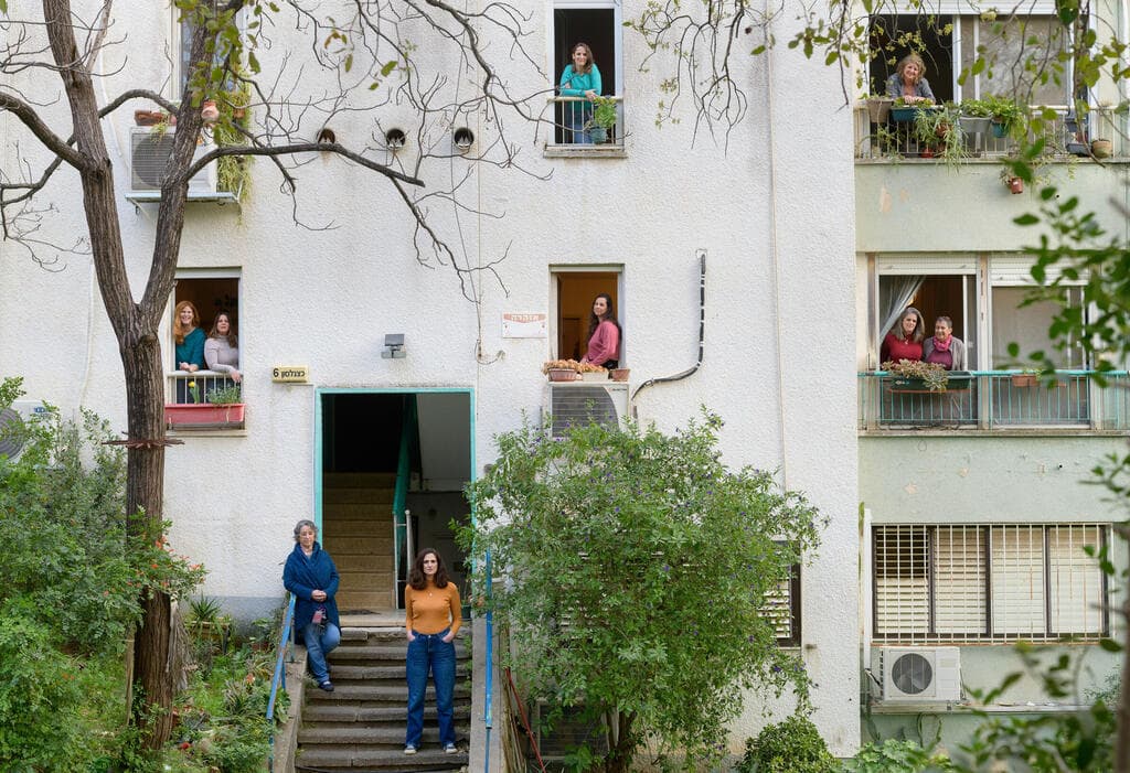 בניין שכולו נשים