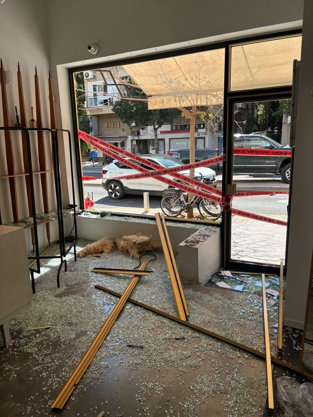 בוטיק 5 לאחר הפגיעה