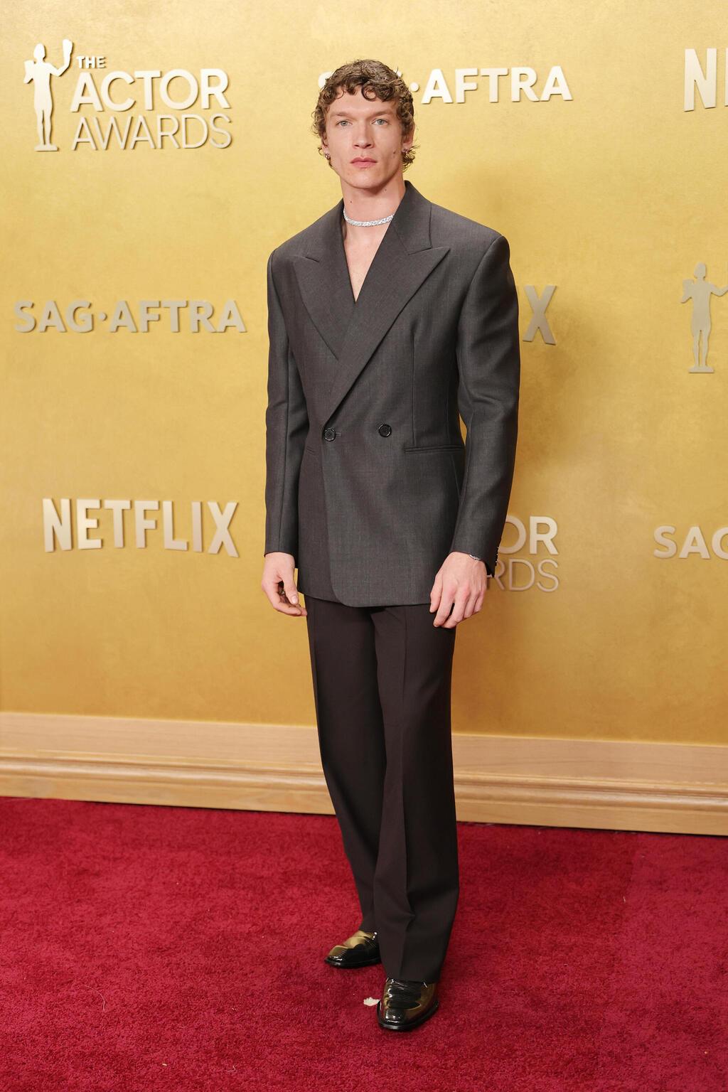 קונור סטורי לובש סן לורן (צילום: Neilson Barnard/Getty Images) קונור סטורי בטקס פרסי השחקנים, 2026