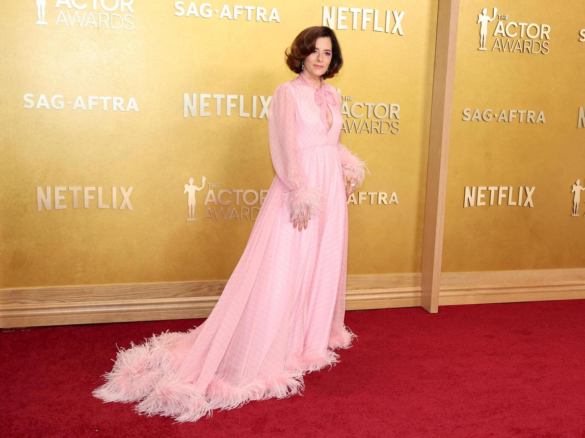 פארקר פוזי בשמלת טול מרהיבה (צילום: Amy Sussman/Getty Images) פארקר פוזי בטקס פרסי השחקנים, 2026