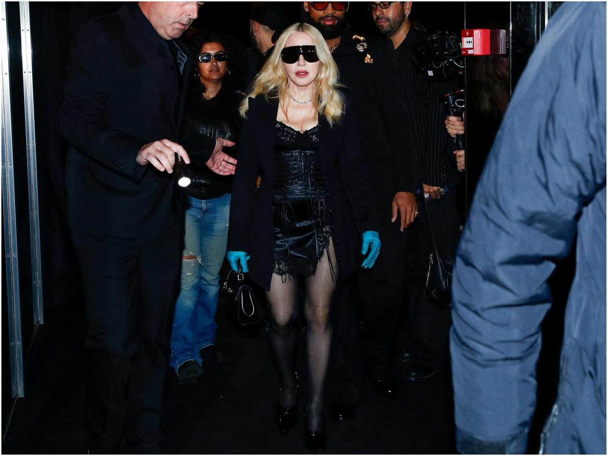 מדונה בתצוגת סתיו-חורף 2026-27 של דולצ'ה אנד גבאנה בשבוע האופנה במילאנו