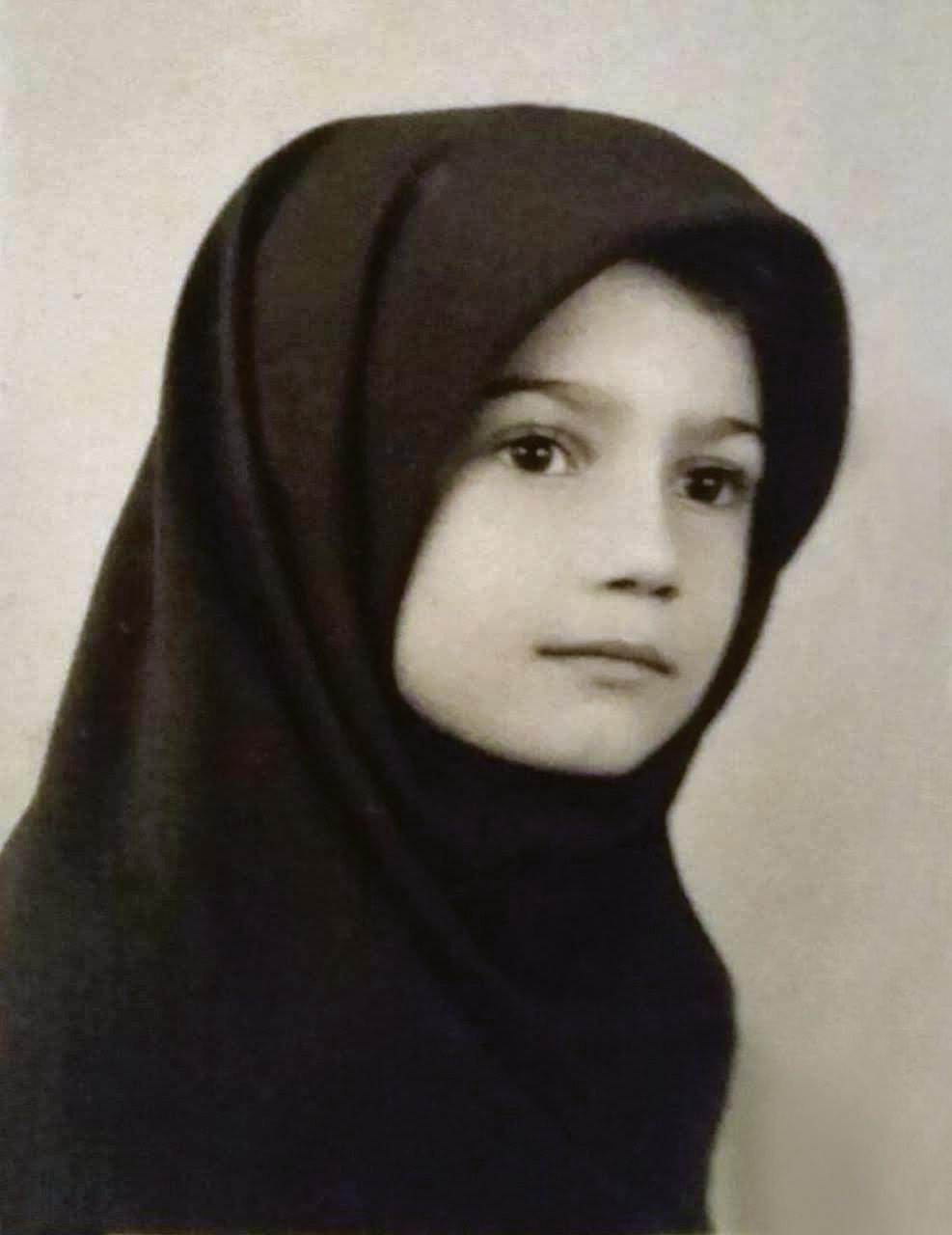 בילדותה באיראן, בגיל חמש. "מכיתה א' לא הרשו לבנות ובנים לשחק יחד" (צילום: אלבום פרטי) סהר סיידיאן