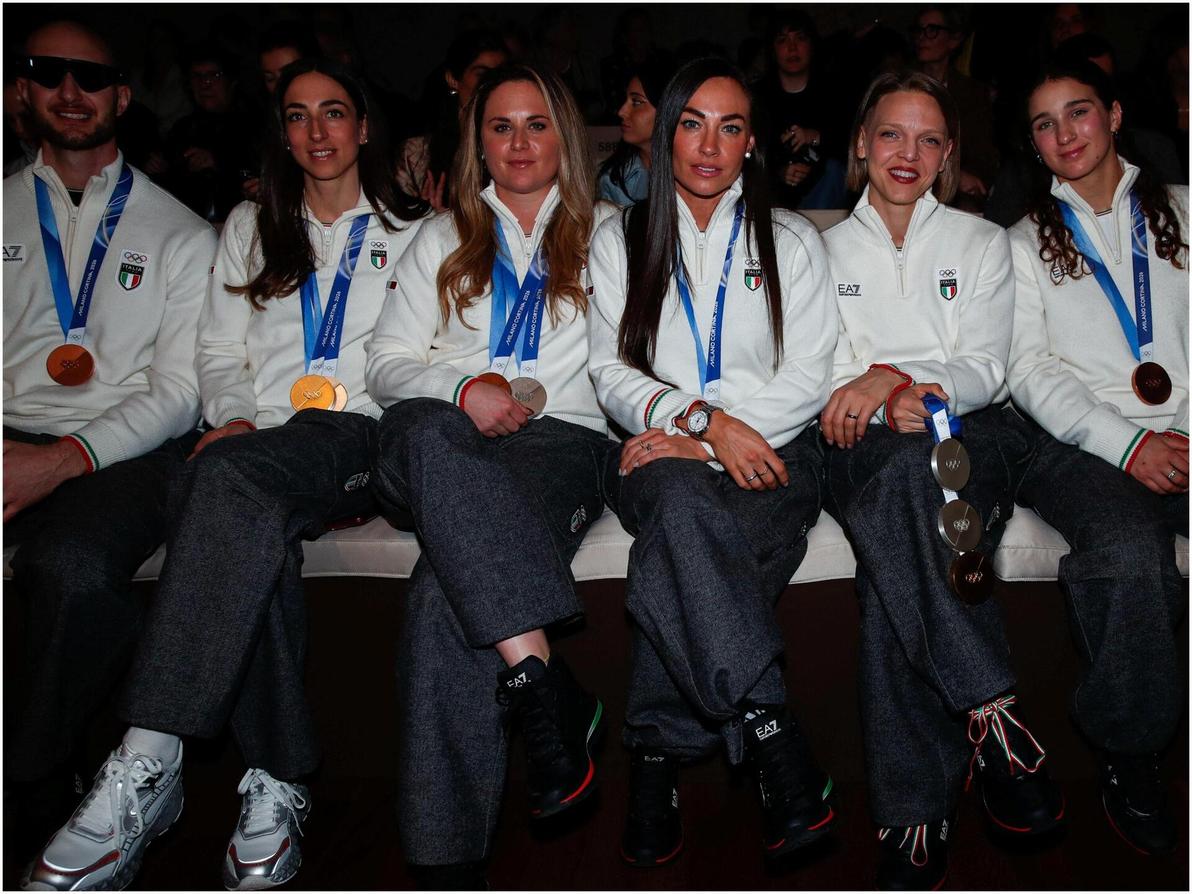 השורה הראשונה בתצוגת סתיו-חורף 2026-27 של אמפוריו ארמאני בשבוע האופנה במילאנו