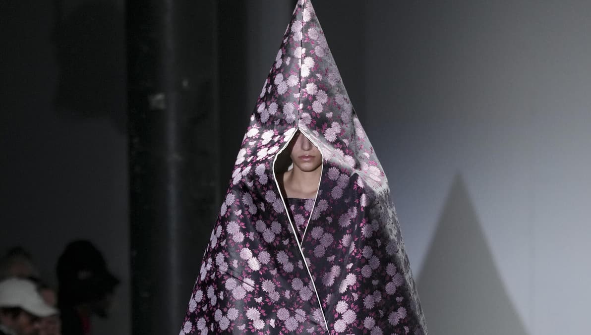 צ'אדור בתצוגה של קום דה גארסון