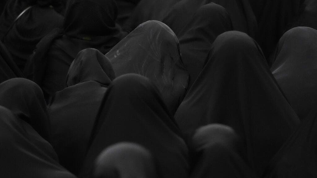 נשים לבושות צ'אדור באיראן