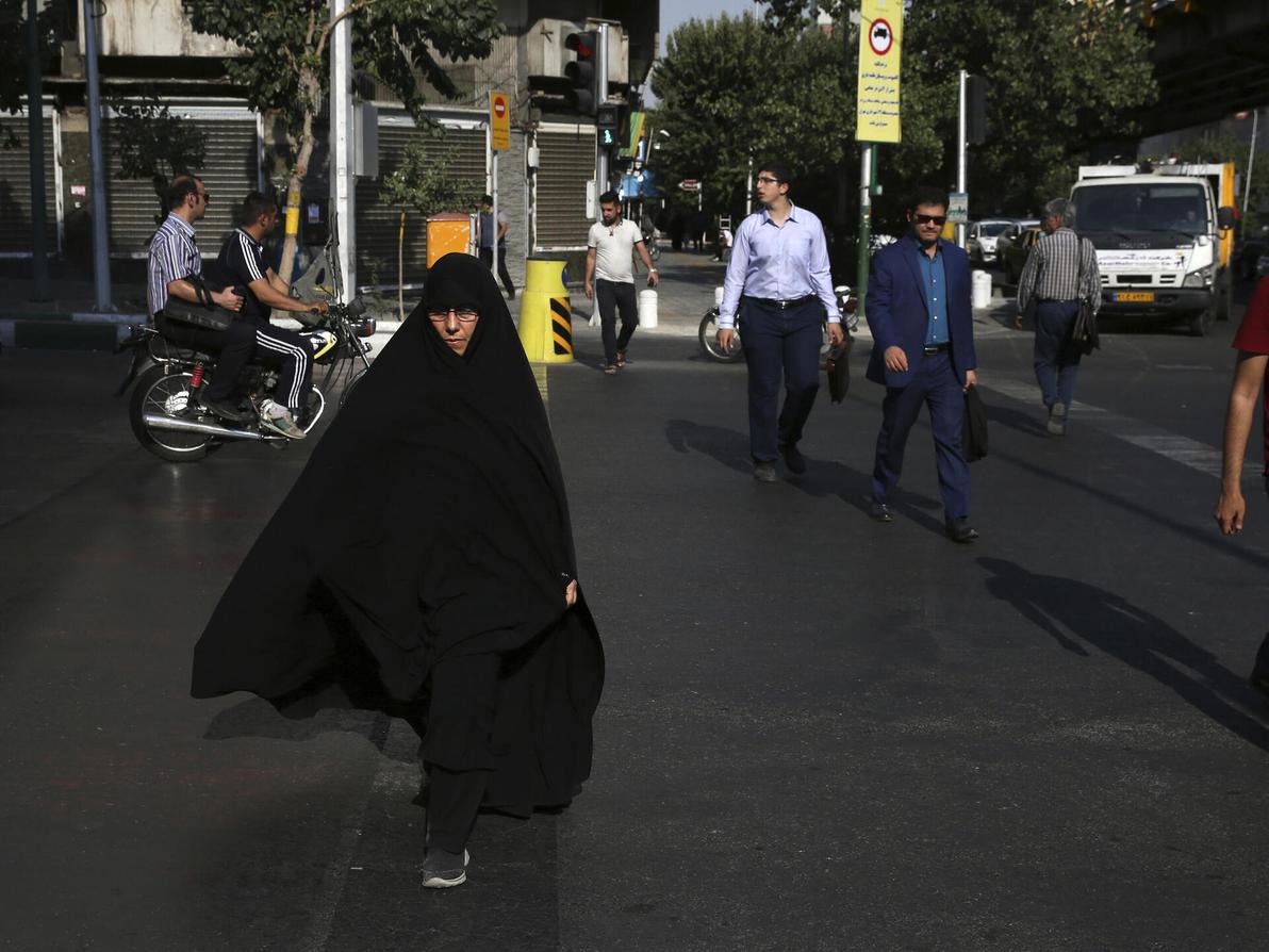 נשים לבושות צ'אדור באיראן