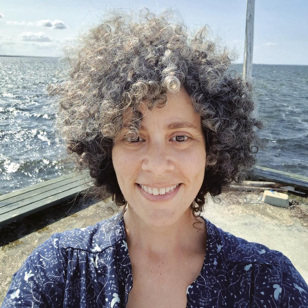 "בשנות ה־40, כשהשאה עלה לשלטון, פחות מ־4 אחוזים מהילדים הלכו לבית הספר, זה השתנה רק בשנות ה־60"