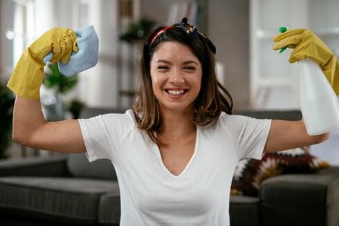 מי שיער שניקיון הבית במלחמה יובל לסיפוק כה רב?