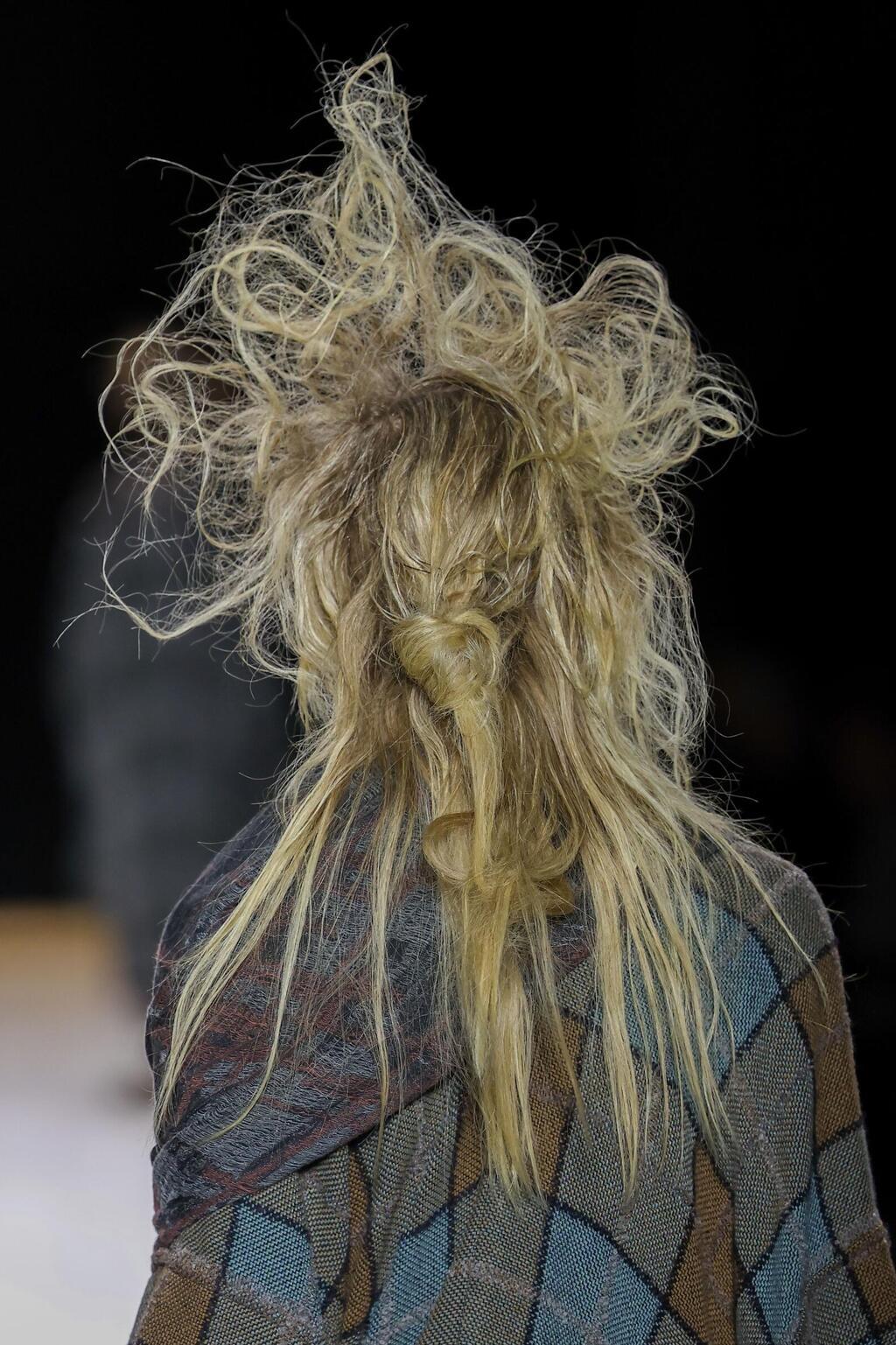 שיער מבולגן תצוגה יוז'י ימאמוטו