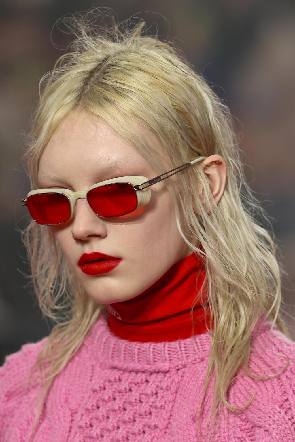 שיער מבולגן תצוגה לקוסט