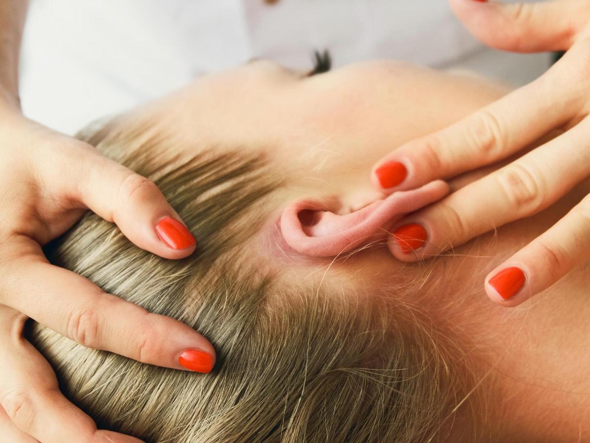 עולם ומלואו בתנוך אחד (Shutterstock/ASAP creative) לחיצות באזניים