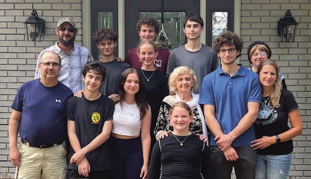 טובה פרידמן עם המשפחה המורחבת