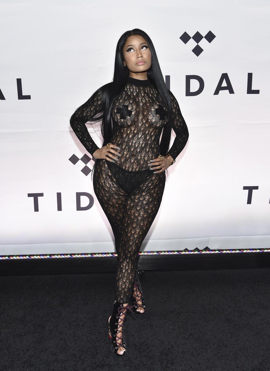 ניקי מינאז' על השטיח האדום, 2016