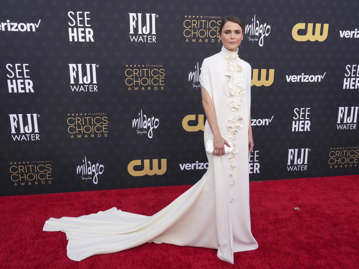 שמלה של סטפן רולאן בטקס פרסי המבקרים, 2024 (צילום: Jordan Strauss/Invision/AP) קרי ראסל בטקס פרסי המבקרים, 2024