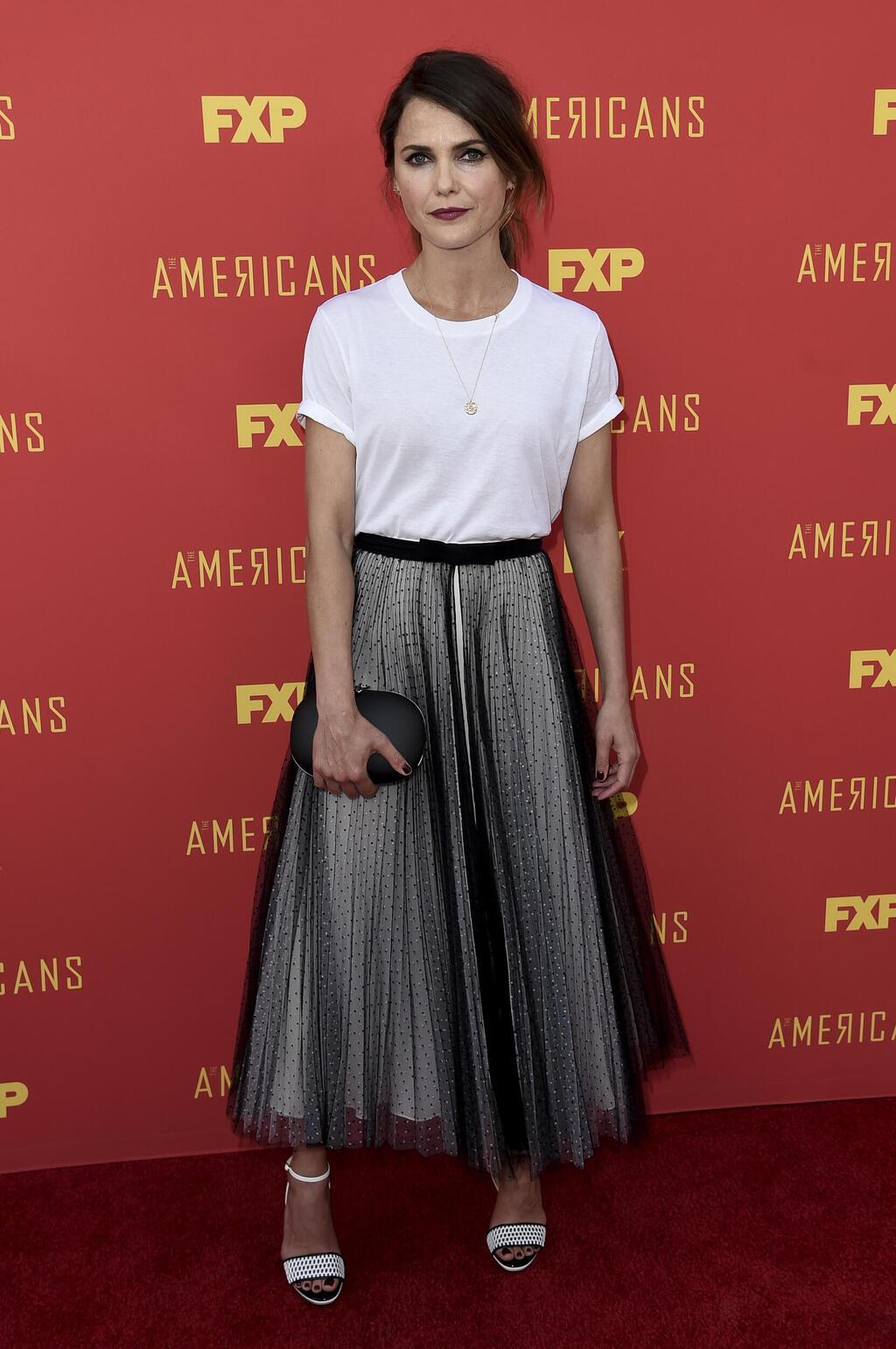 חולצת טי וחצאית טול באירוע לסדרה "האמריקאים", 2018 (צילום: Richard Shotwell/Invision/AP) קרי ראסל באירוע לסדרה "האמריקאים", 2018