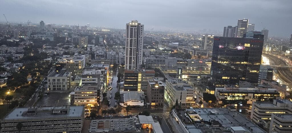 הנוף של תל אביב הנשקף מהדירה החדשה