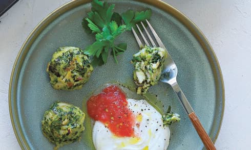 שאריות ממנת הדג הפכו לקציצות אפויות של דג וירק