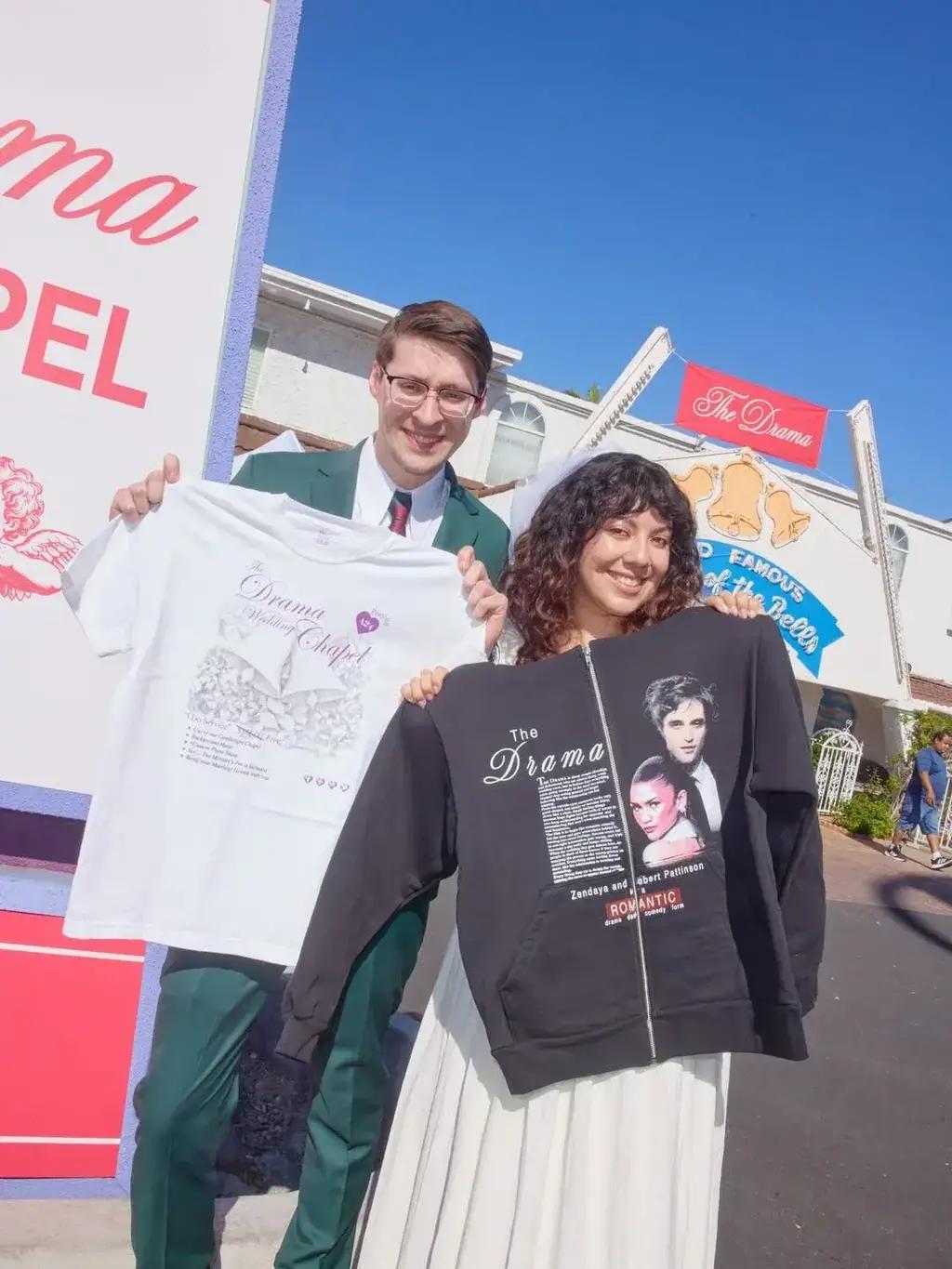 חולצות לקידום הסרט "הדרמה"