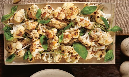 סלט כרובית צלויה ברוטב מתובל