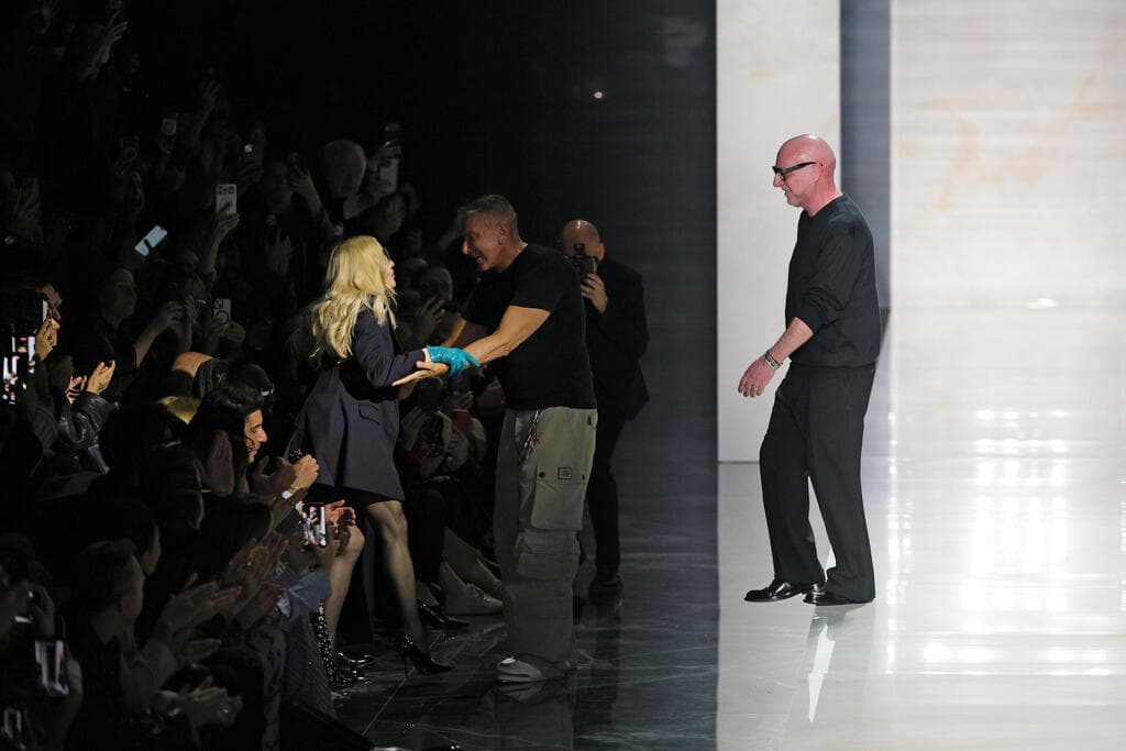 מדונה אורחת בתצוגה של דולצ'ה וגבאנה