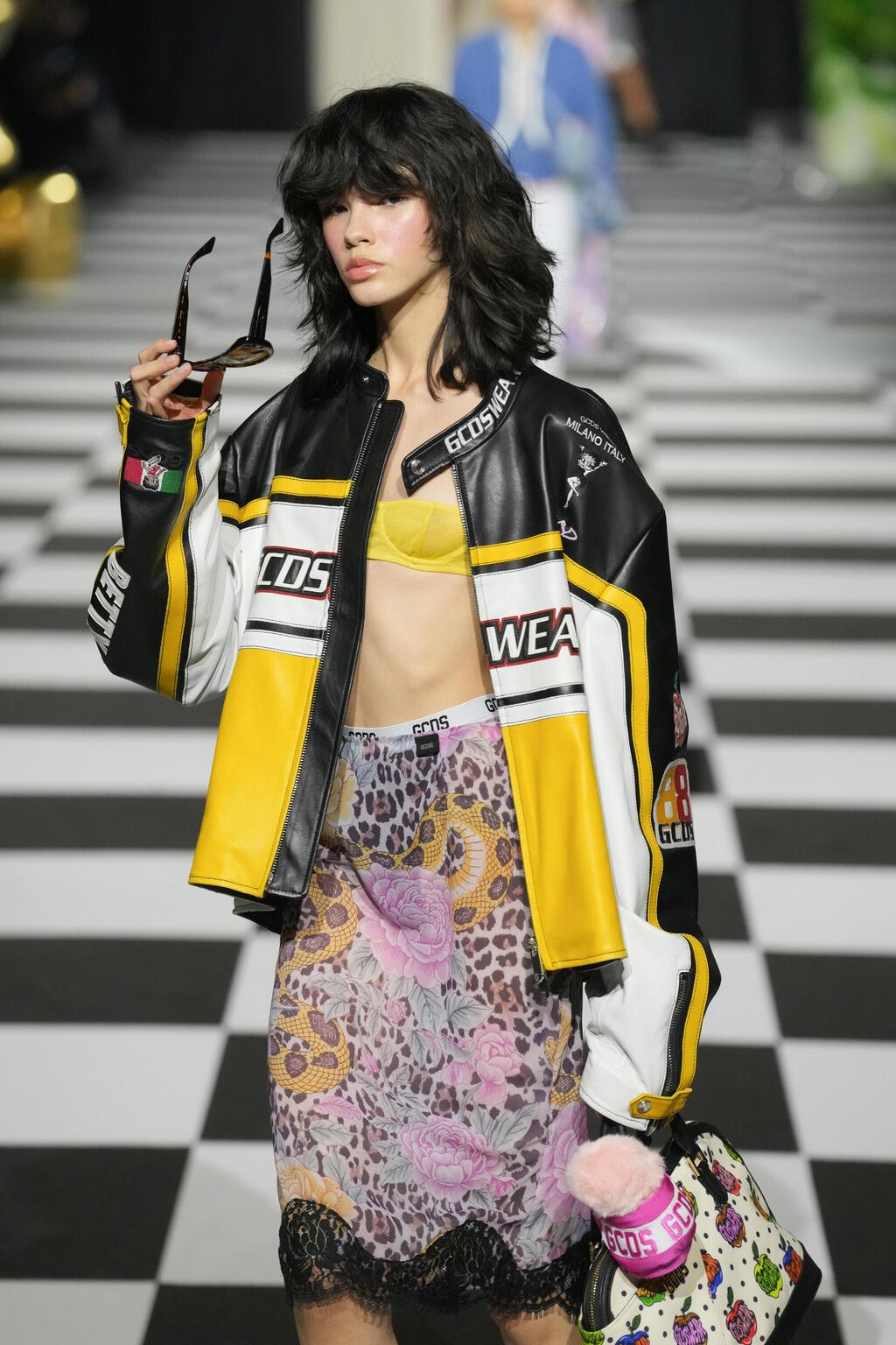 דוגמנית על המסלול של GCDS