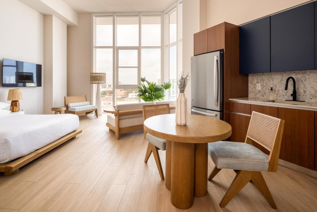 עיצוב מודרני לדירות קטנות ומאובזרות, ונוף, BRICKELL STUDIO LIBERTAD (צילום באדיבות FLOW) BRICKELL HOTEL STUDIO LIBERTAD