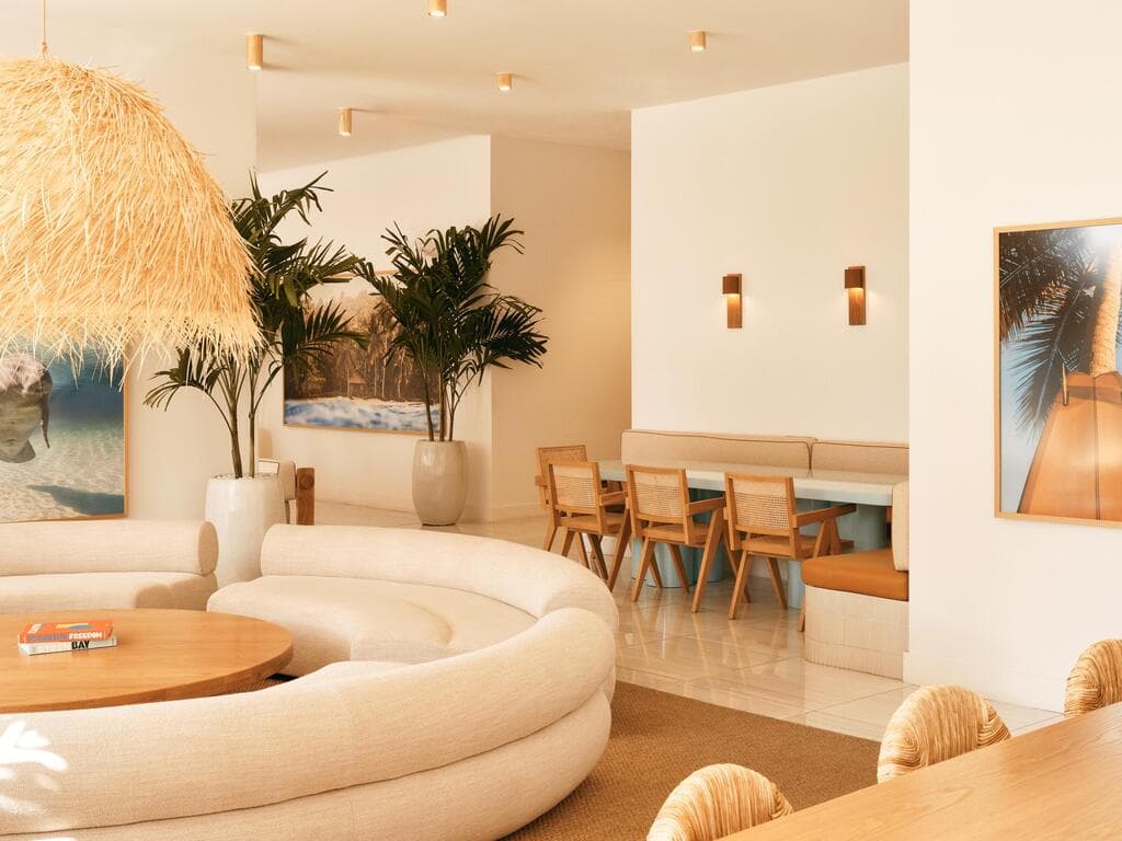 המטרה: לשבת בספה עגולה ולשוחח,BI Community Lounge FLOW MIAMI (צילום באדיבות FLOW) BI Community Lounge FLOW MIAMI