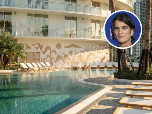 אדם נוימן והבריכה השיתופית במתחם BRICKELL, מיאמי אדם נוימן והבריכה השיתופית במתחם BRICKELL, מיאמי