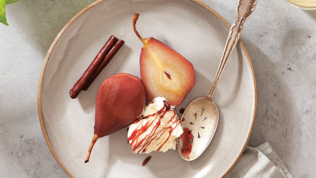 אגסים מבושלים ביין