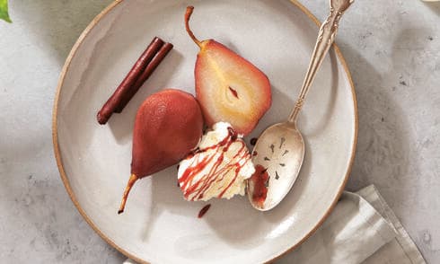 אגסים מבושלים ביין