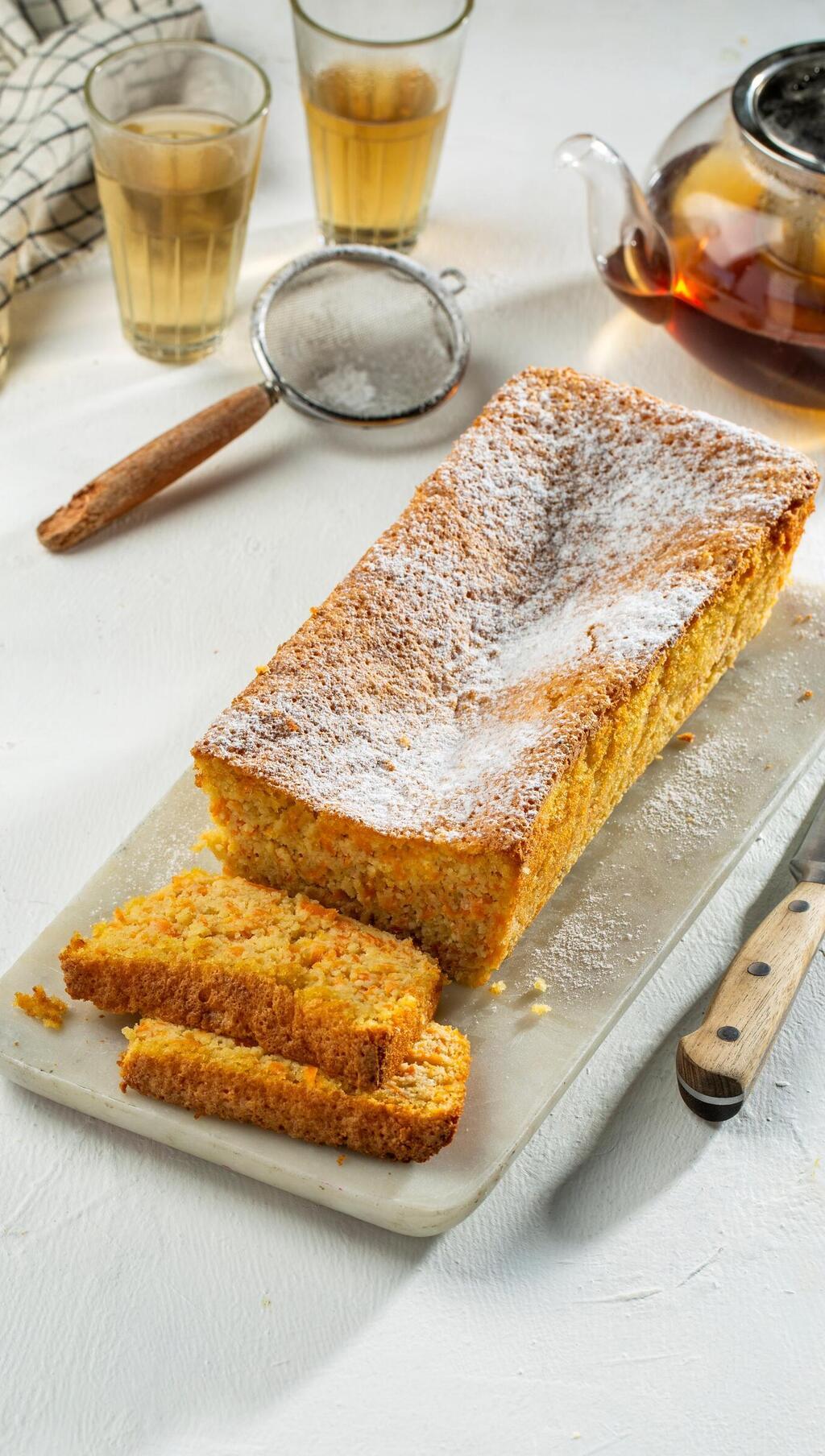 עוגת גזר ושקדים ללא גלוטן (צילום: בועז לביא, סגנון: נעה קנריק) עוגת גזר ושקדים ללא גלוטן