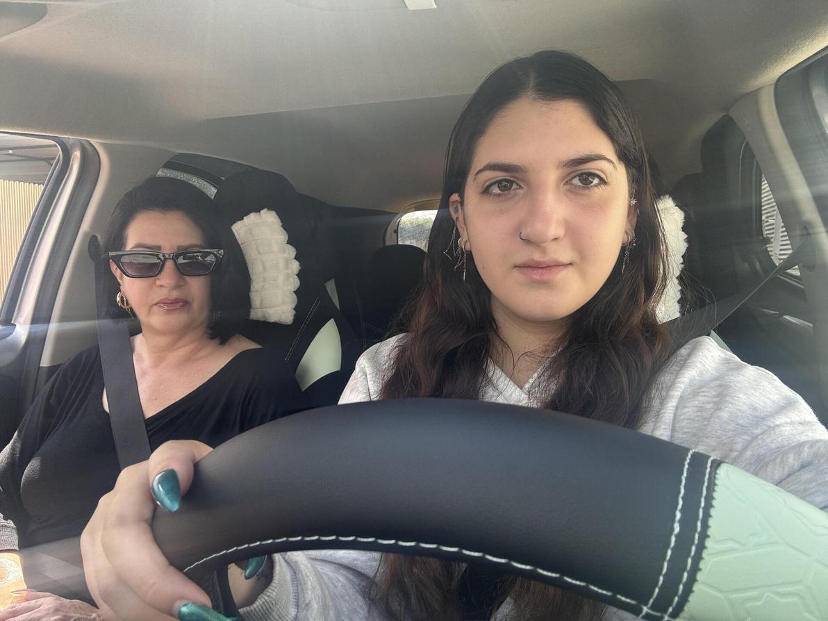 בלהה ויהלי דניאלי. "קיבלת רישיון מהמדינה, עכשיו את צריכה לקבל רישיון ממני" (צילום: אלבום פרטי) בלהה ויהלי דניאלי