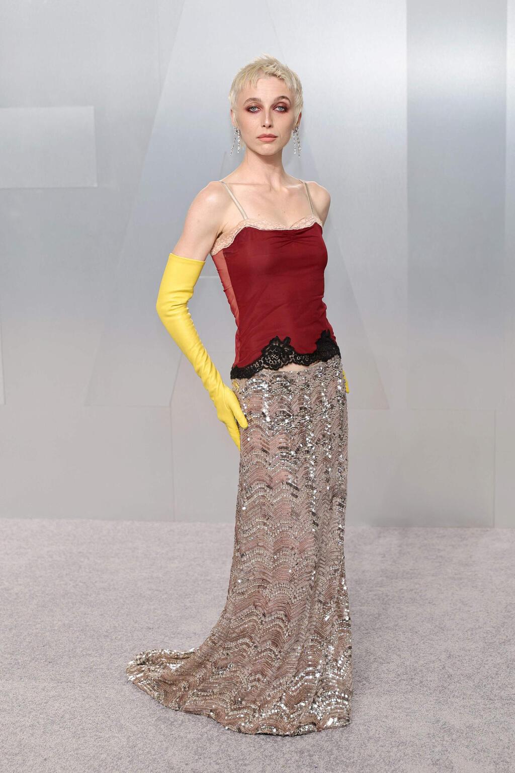 אמה צ'מברליין לובשת ולנטינו במסיבת האוסקר של וניטי פייר (צילום: Neilson Barnard/Getty Images/AFP) אמה צ'מברליין במסיבת האוסקר של וניטי פייר, 2026