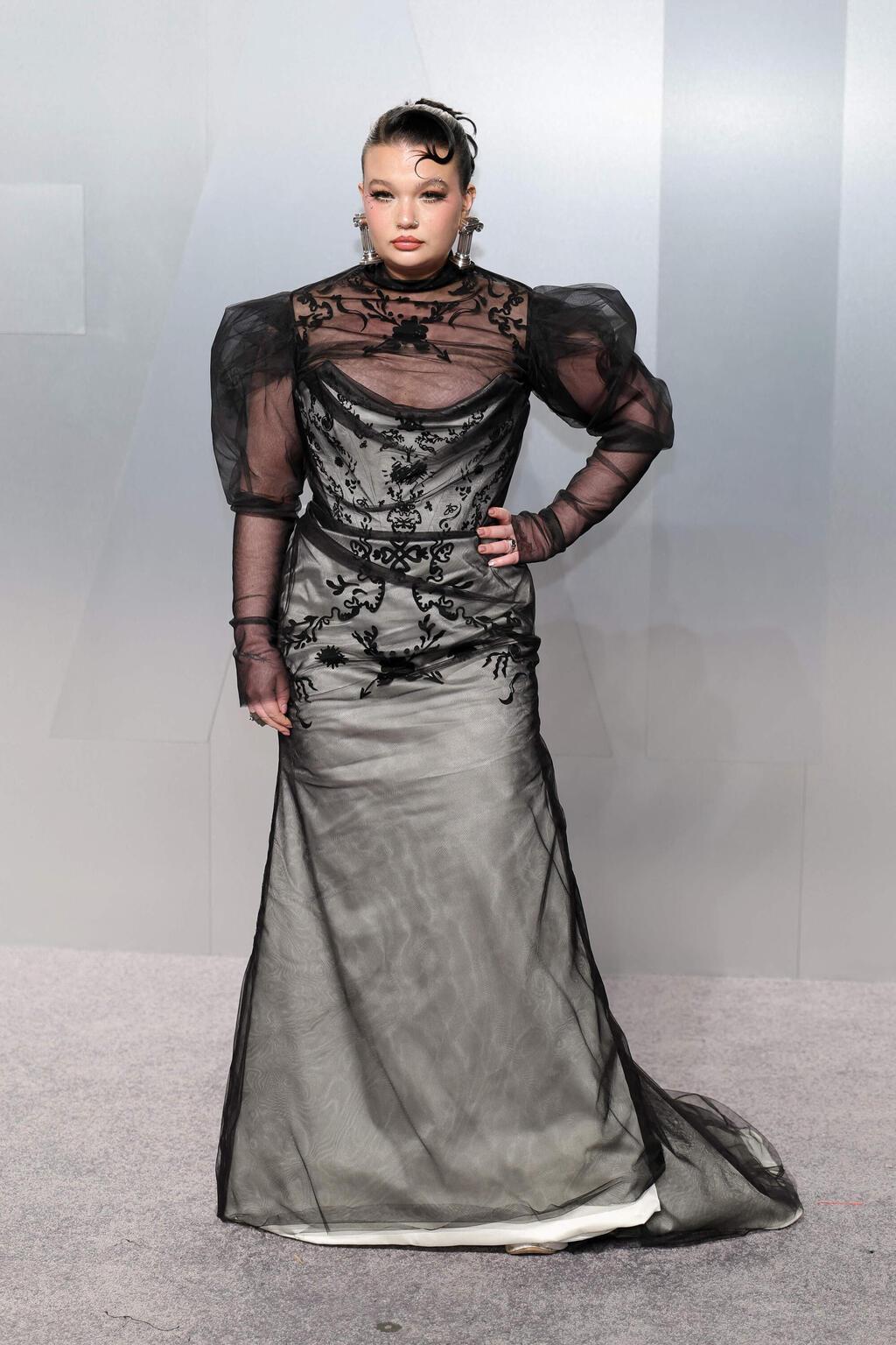 לולה יאנג לובשת ויויאן ווסטווד במסיבת האוסקר של וניטי פייר (צילום: Neilson Barnard/Getty Images/AFP) לולה יאנג במסיבת האוסקר של וניטי פייר, 2026