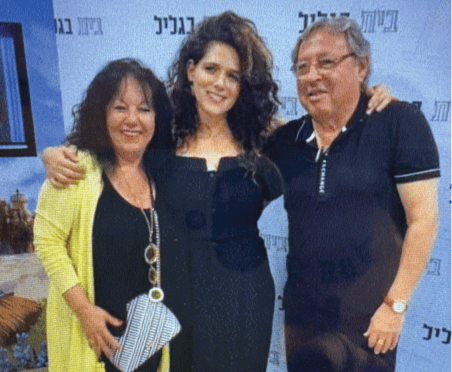 בני הזוג עם נועה קולר, בתו של זאב