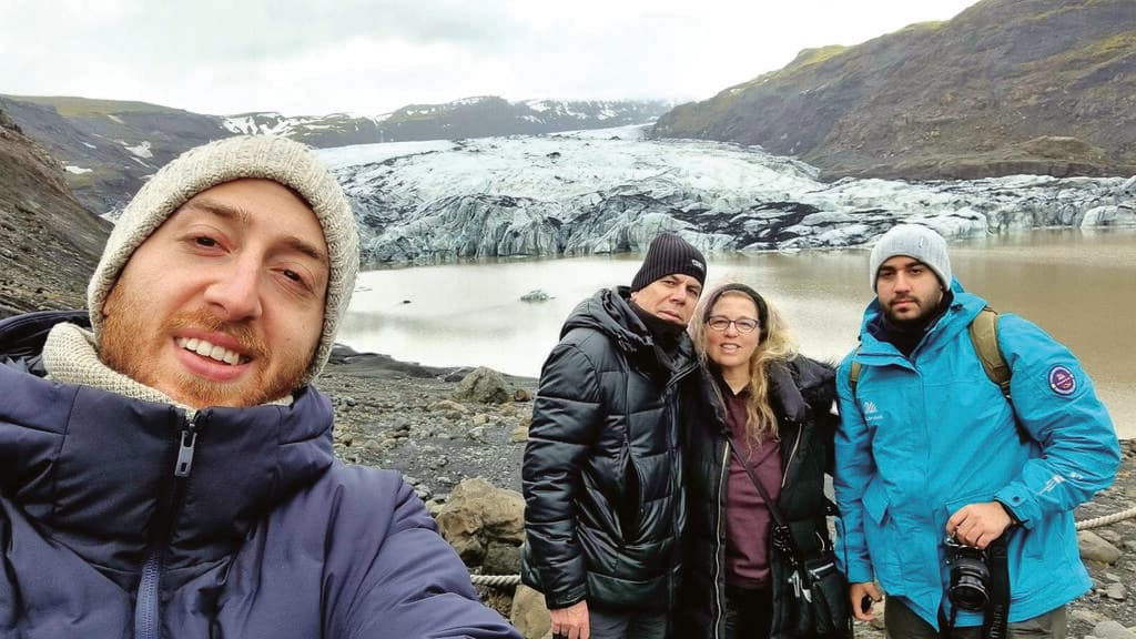 בטיול באיסלנד עם ילדיה של ורד, דין  וגיל