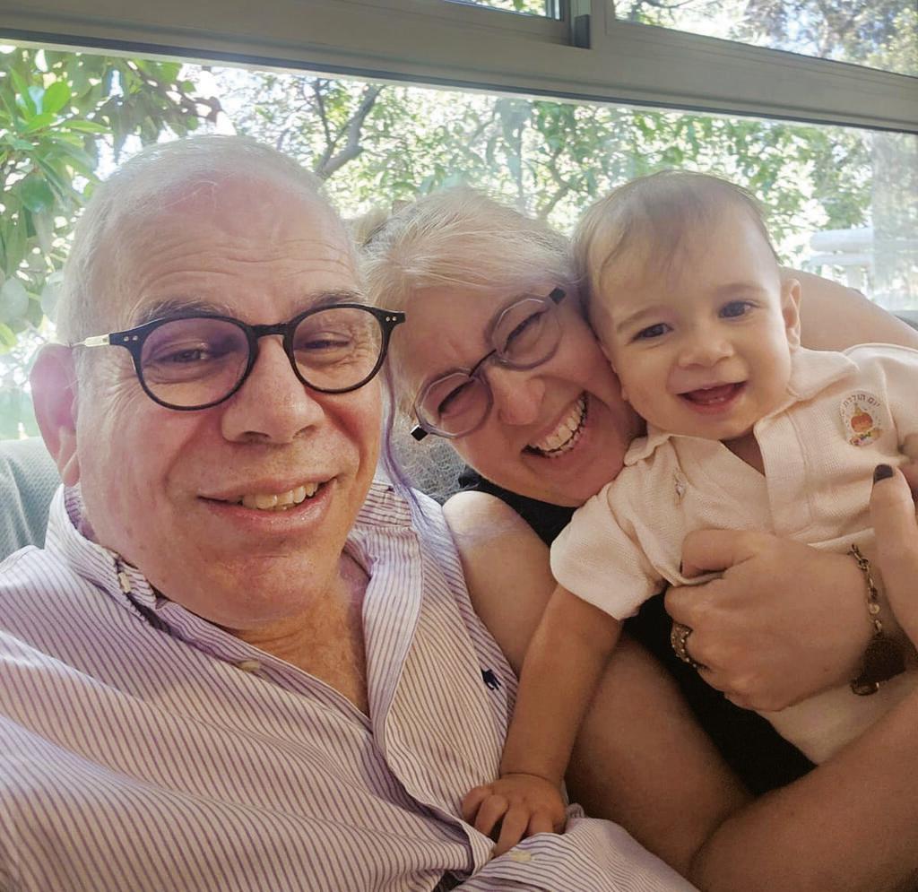 ורד ואורן עם  הנכד יונתן