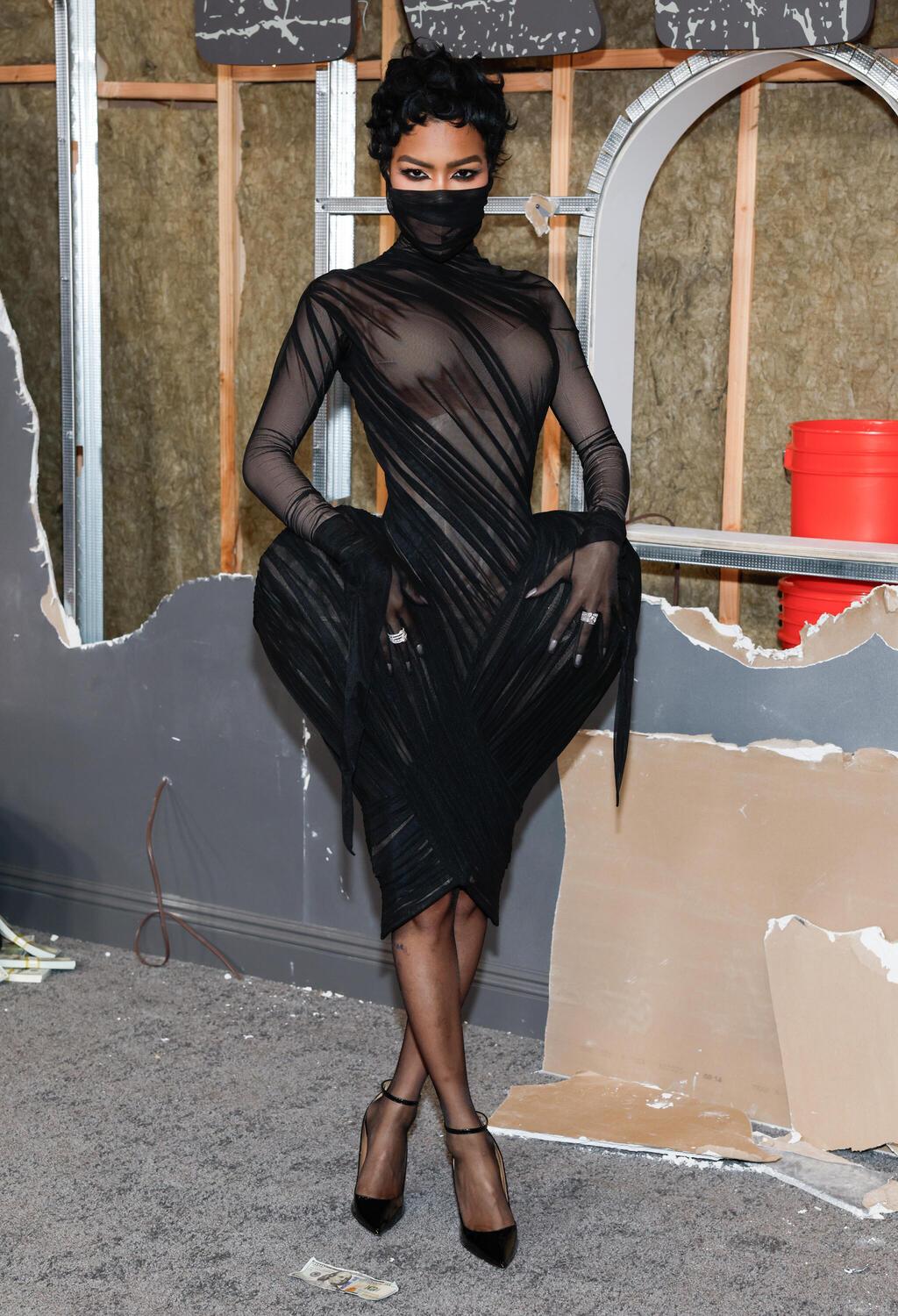 טייאנה טיילור לובשת אשי סטודיו על השטיח האדום (צילום: CJ Rivera/Invision/AP) טייאנה טיילור על השטיח האדום, 2026