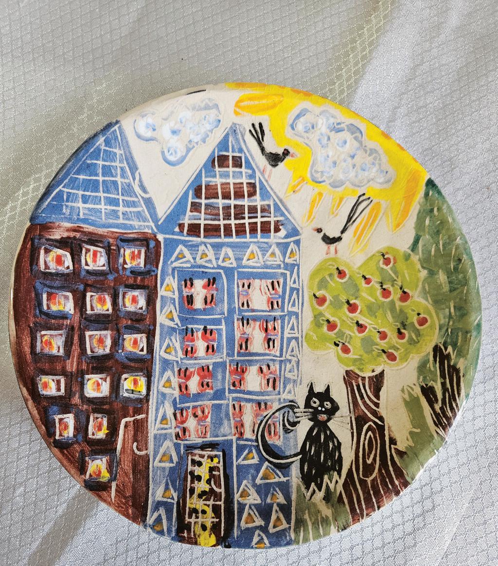 עבודות קרמיקה של כנרת ישי שמוצגות כעת בתערוכה (צילום: יעל גרטי) עבודות קרמיקה של כנרת ישי שמוצגות כעת בתערוכה