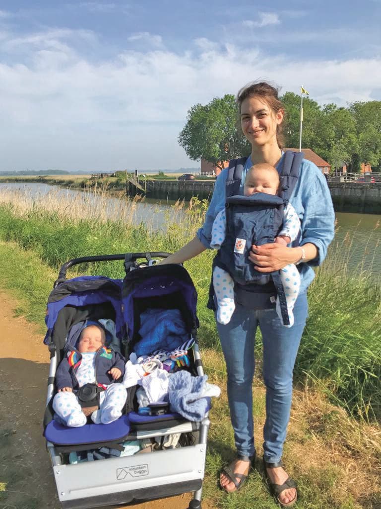 מרון עם התאומים כשהיו קטנים (צילום: אלבום פרטי) מרון עם התאומים כשהיו קטנים