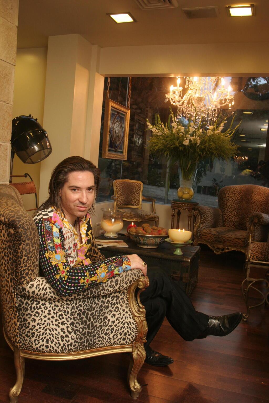 כך נראתה בעבר המספרה של כרסנטי בחיפה לפני שעברה הביתה