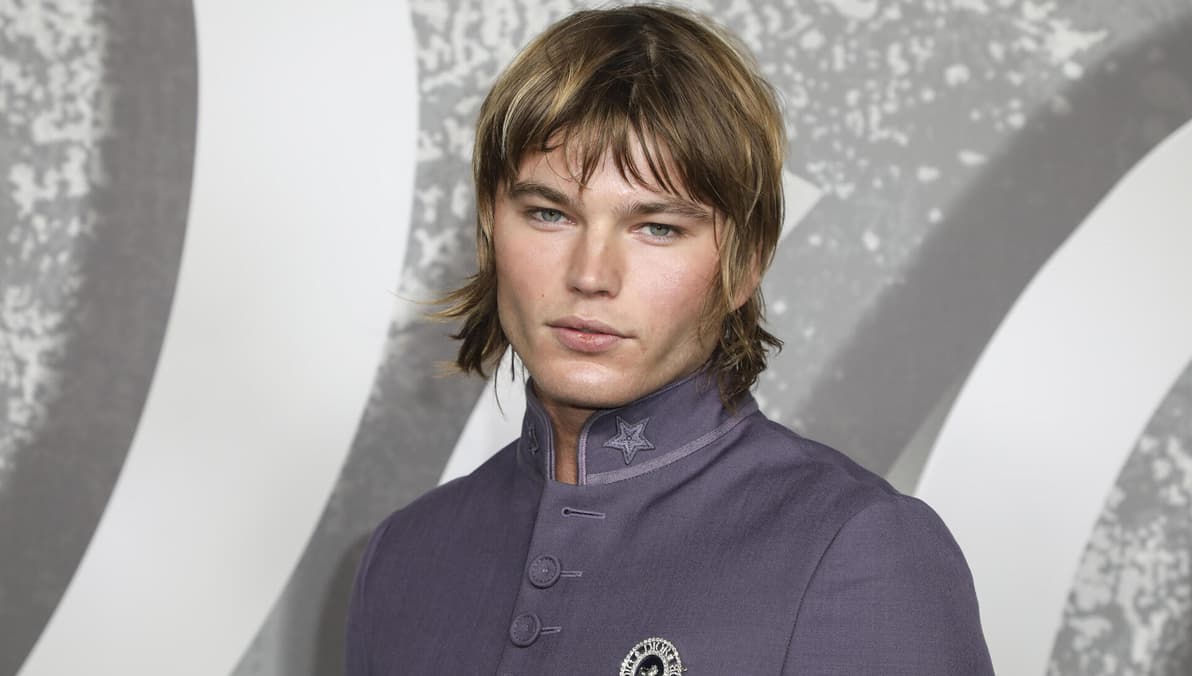 ג'ורדן בארט בתצוגת אופנה של דיור לגברים, 2021