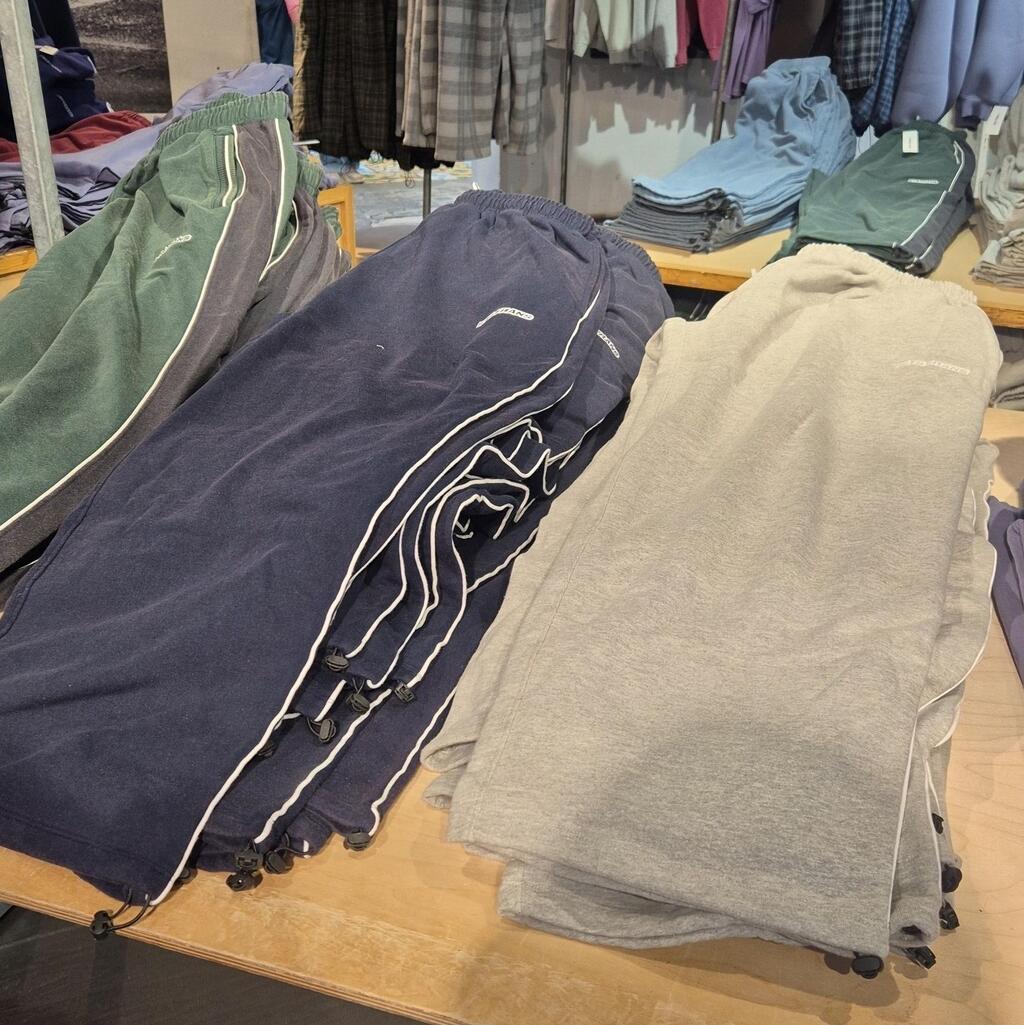 המכנסיים של אורבן אאוטפיטרס